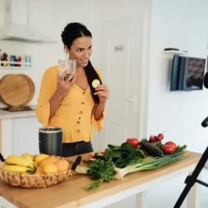 Video production has evolved alongside television programming but has truly flourished with the development of the internet. It has brought new opportunities, ideas, and rules to the world of marketing, and it's important to skillfully utilize it. Digital marketing has accelerated the pace of business, enabling an infinite flow of information, democratizing choice, connecting markets, and opening space for creativity, allowing many talents to carve out their place in the market.

